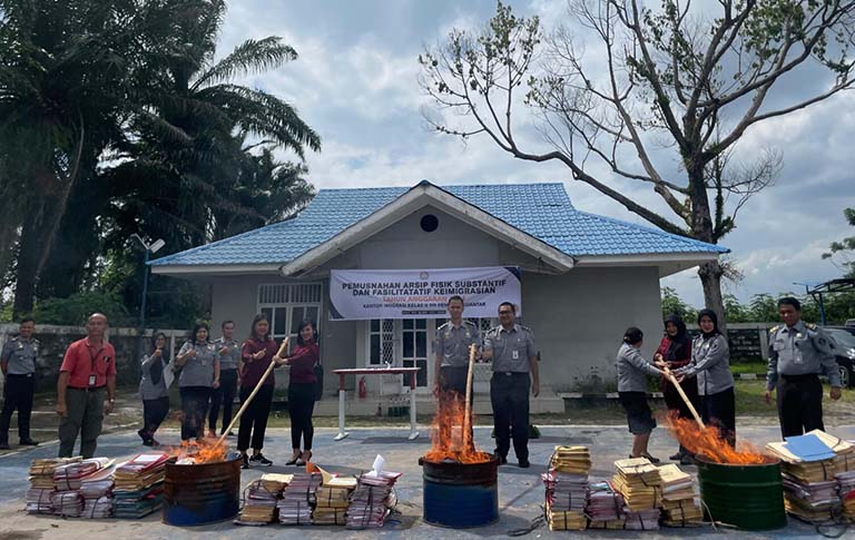 Kantor Imigrasi Pematang Siantar Musnahkan 3.042  Arsip Substantif dan Fasilitatif
